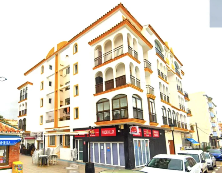Apartament na środkowym piętrze San Luis de Sabinillas