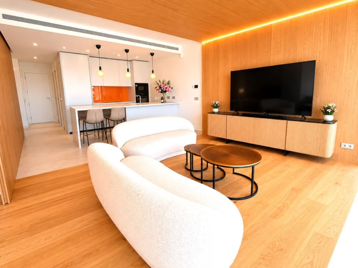 Apartament na środkowym piętrze Higueron
