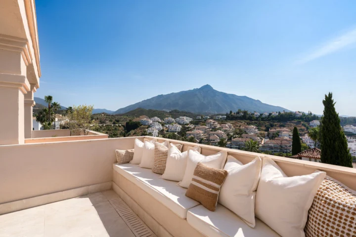 Apartament na środkowym piętrze Nueva Andalucía