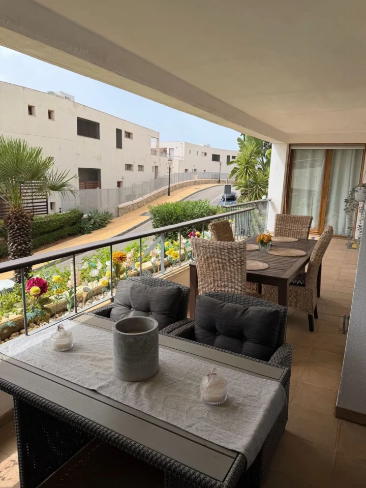 Apartament na środkowym piętrze Altos de los Monteros