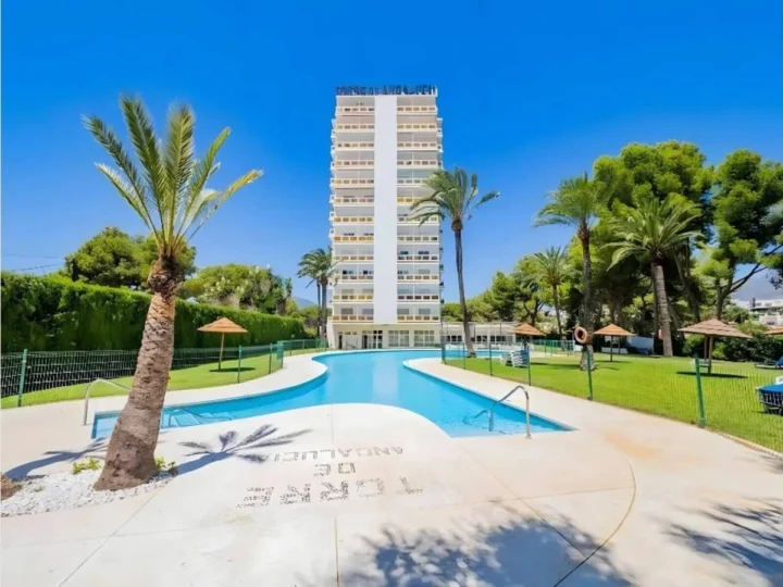 Apartament na środkowym piętrze Nueva Andalucía