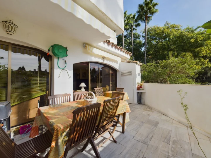 Apartament na środkowym piętrze Elviria