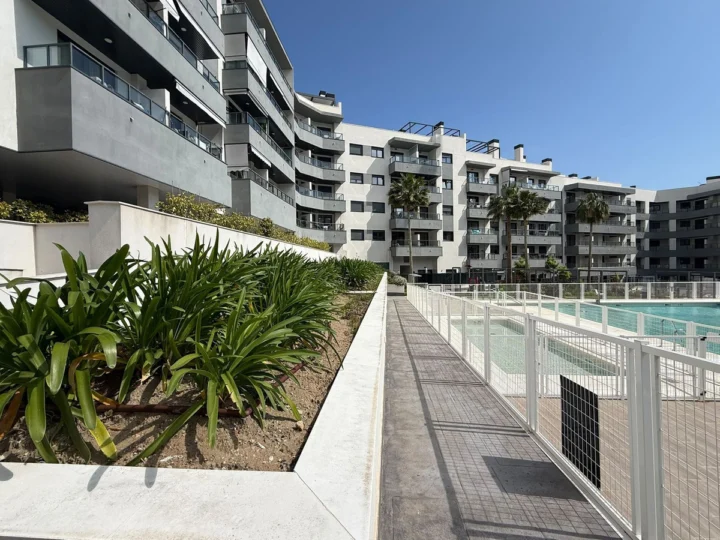 Apartament na środkowym piętrze Las Lagunas