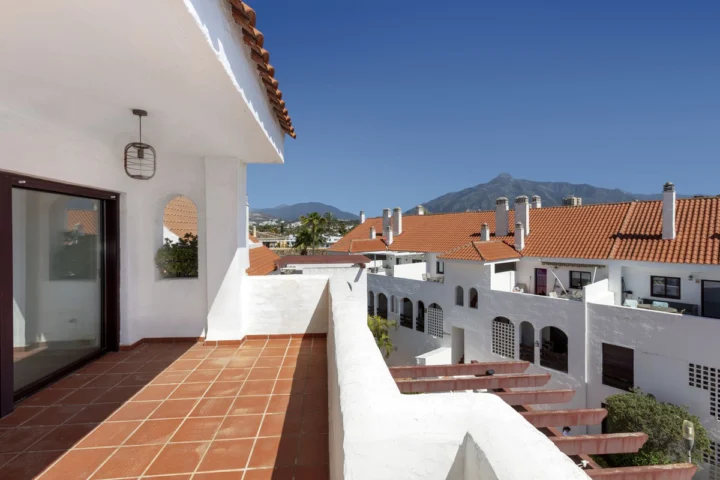 Apartament na środkowym piętrze Nueva Andalucía