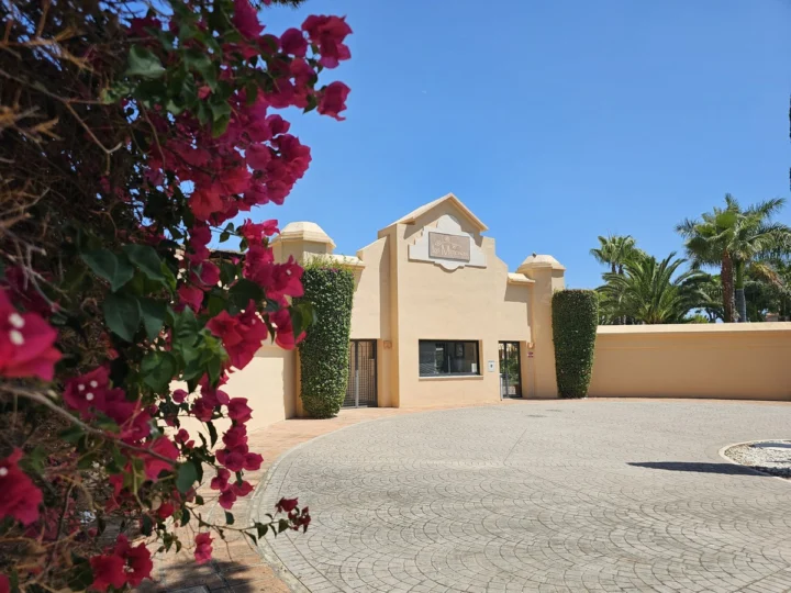 Apartament na środkowym piętrze Puerto Banús