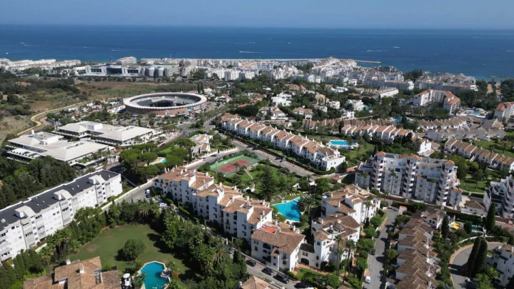 Apartament na środkowym piętrze Puerto Banús