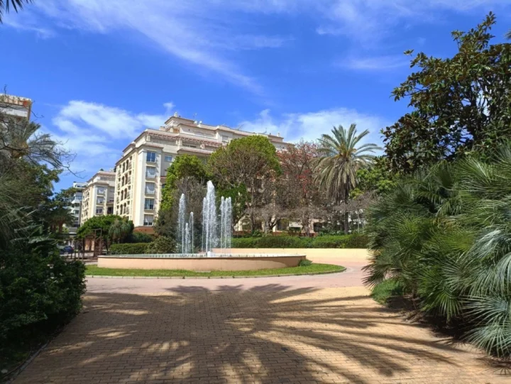Apartament na środkowym piętrze Estepona
