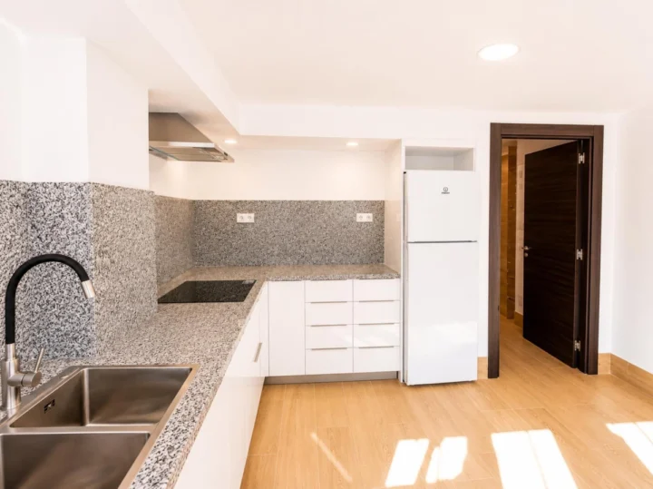 Apartament na środkowym piętrze Los Tilos
