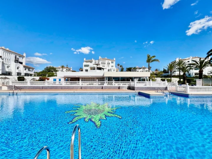 Apartament na środkowym piętrze Elviria