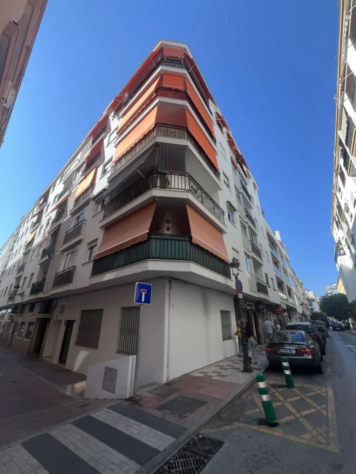 Apartament na środkowym piętrze Estepona